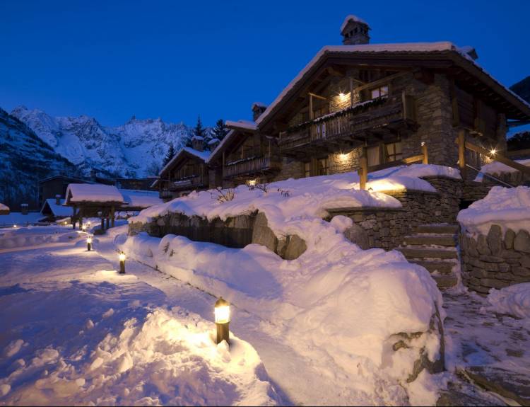 Au Cœur des Neiges Chalet Resort 2