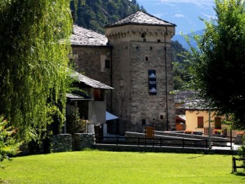 esterna-castello-avise