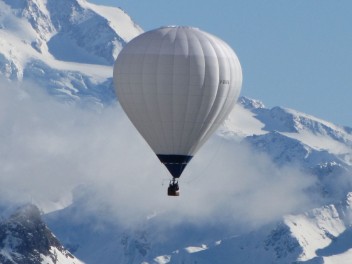 wedding hot air balloon