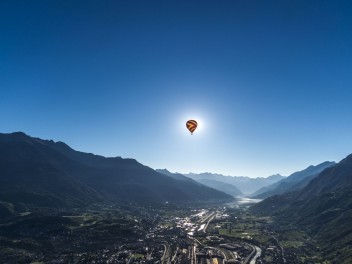 wedding hot air balloon